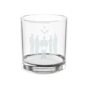 Whiskyglas der Freimaurerloge – Standende Figuren der Bruderschaft mit Winkelmaß und Zirkel