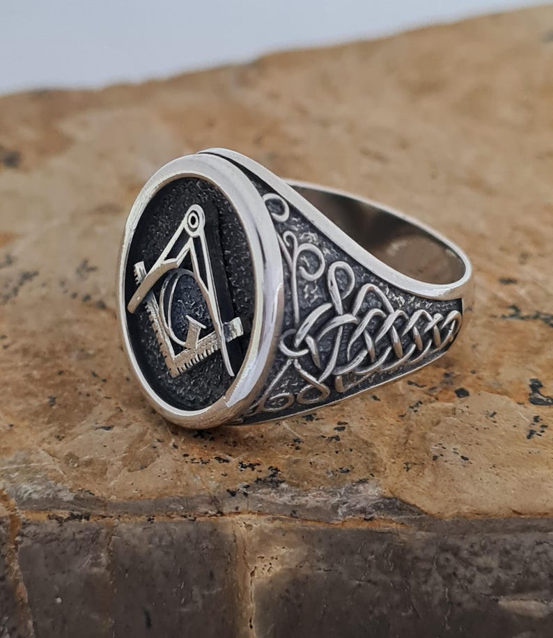 Master Mason Blue Lodge Ring - Compass & Square, Black Onyx - Bricks Masons