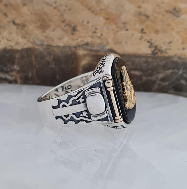 Master Mason Blue Lodge Ring - Onyx, Compass & Square Symbol - Bricks Masons