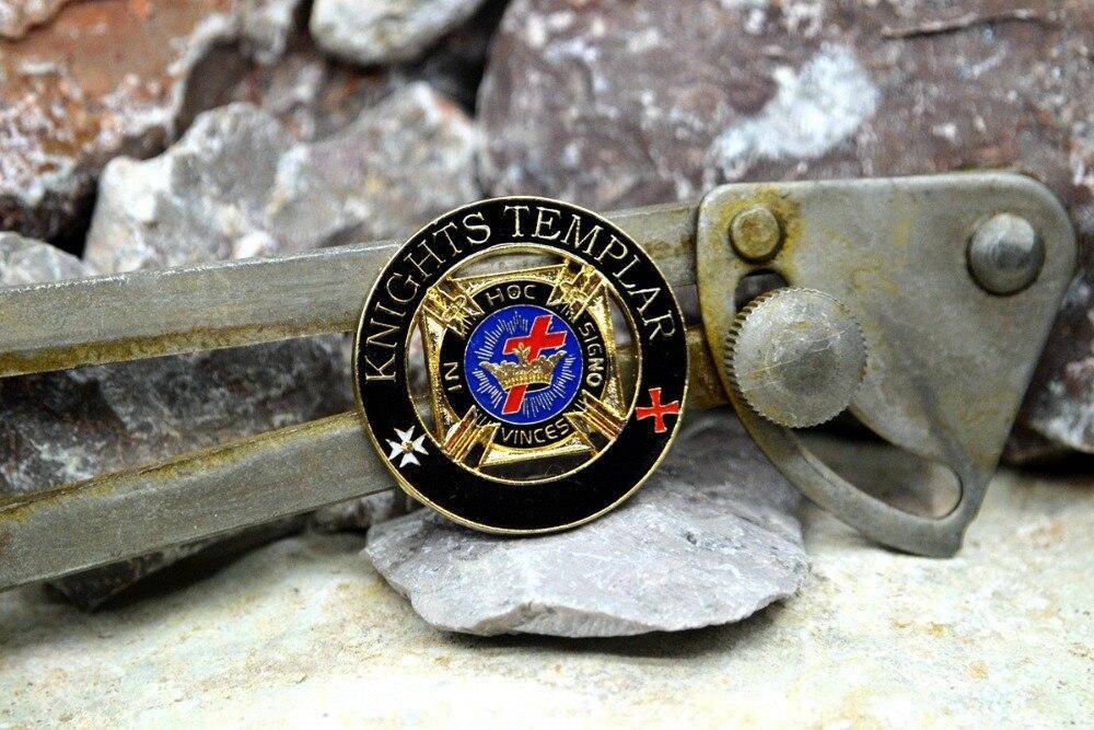 Knights Templar Lapel Pin - Black & Gold - Bricks Masons
